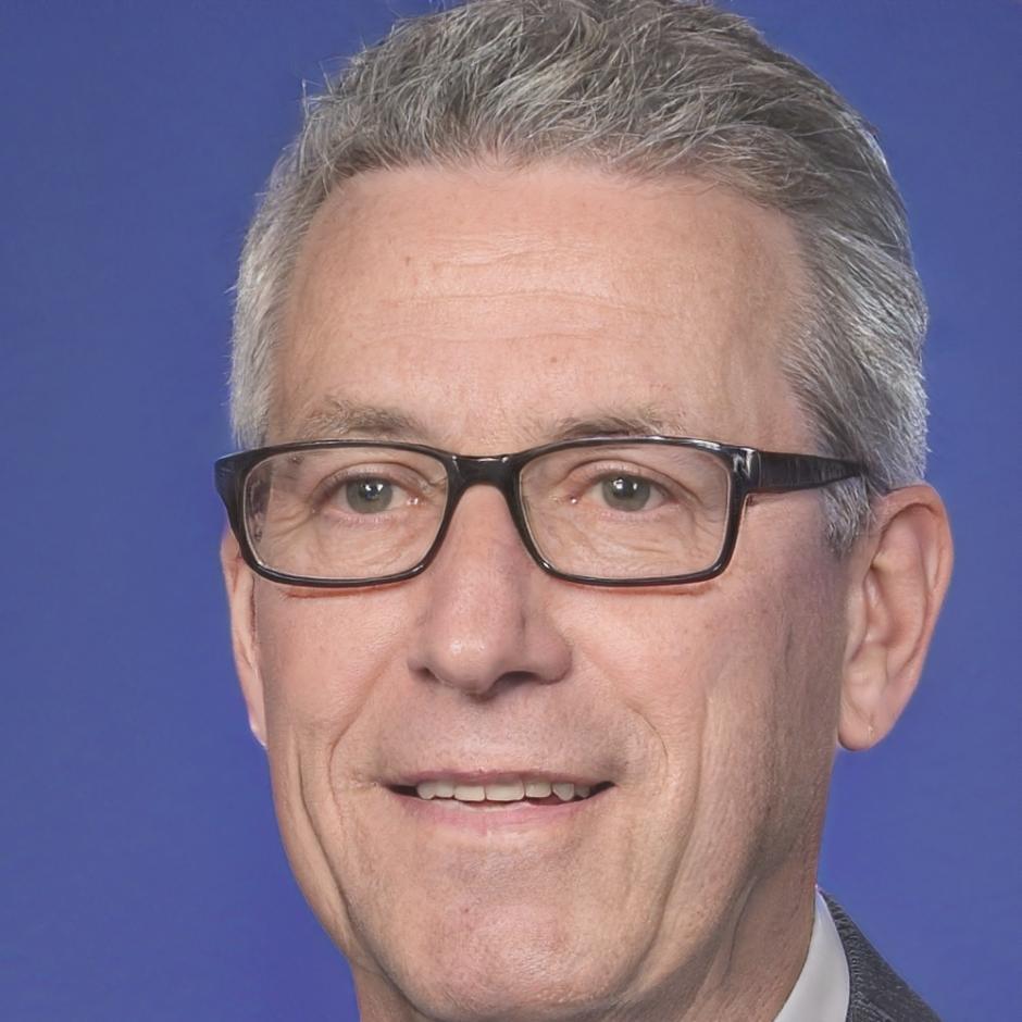 Retrato profesional de Miguel Herrera